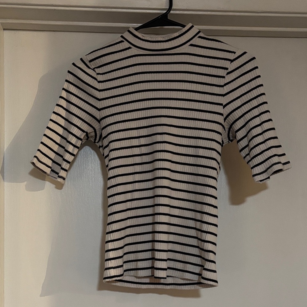 Old Navy Black and Cream Striped Short Sleeve Top